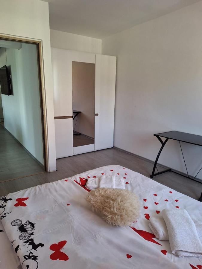 Quinet Apartament *